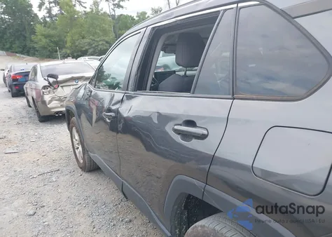 2021 Toyota Rav4 Xle z USA, uszkodzony, nr VIN 2T3W1RFVXMC140946